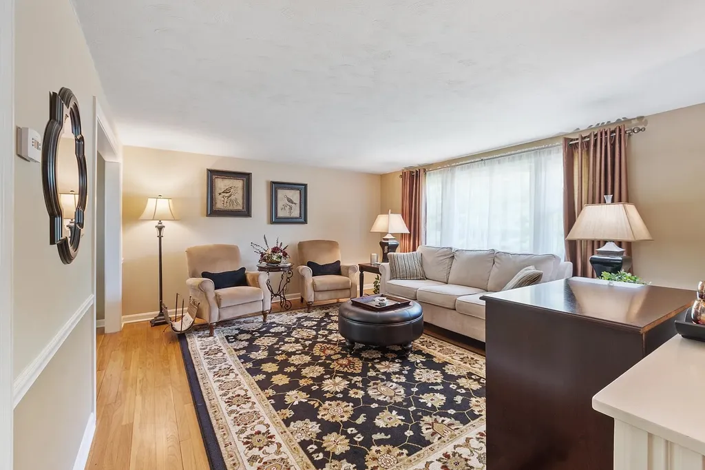 17 Stoney Lane Hudson NH 03051