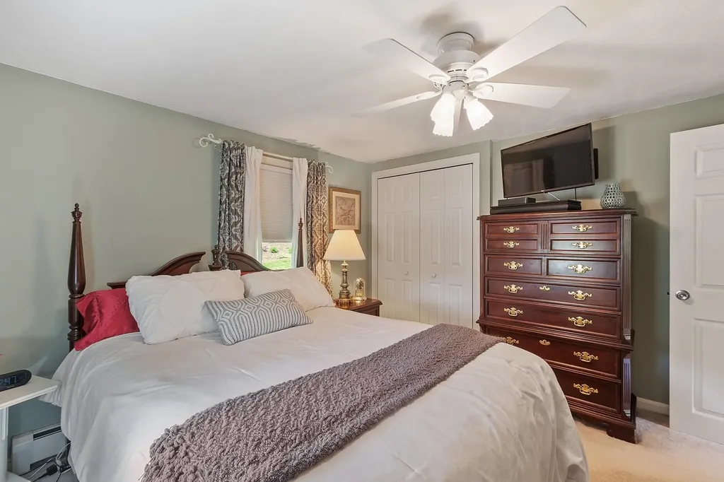 17 Stoney Lane Hudson NH 03051