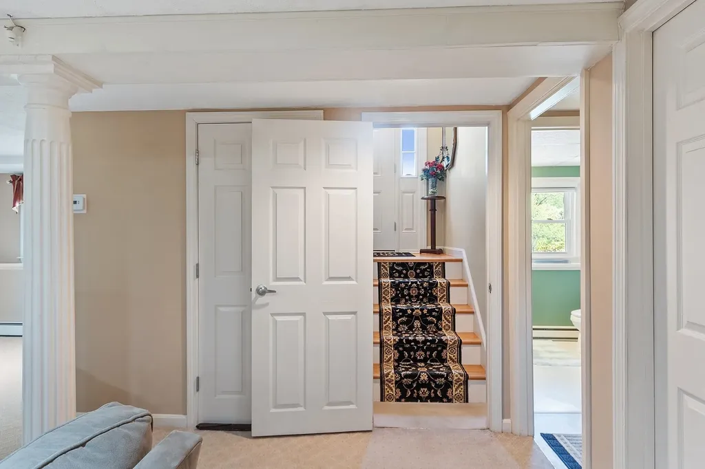 17 Stoney Lane Hudson NH 03051