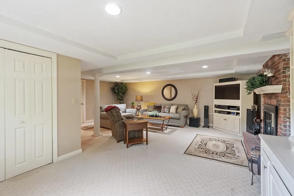 17 Stoney Lane Hudson NH 03051