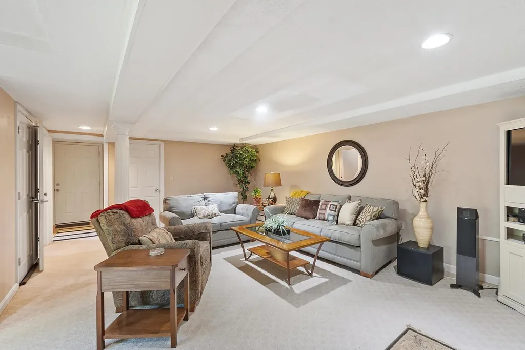 17 Stoney Lane Hudson NH 03051