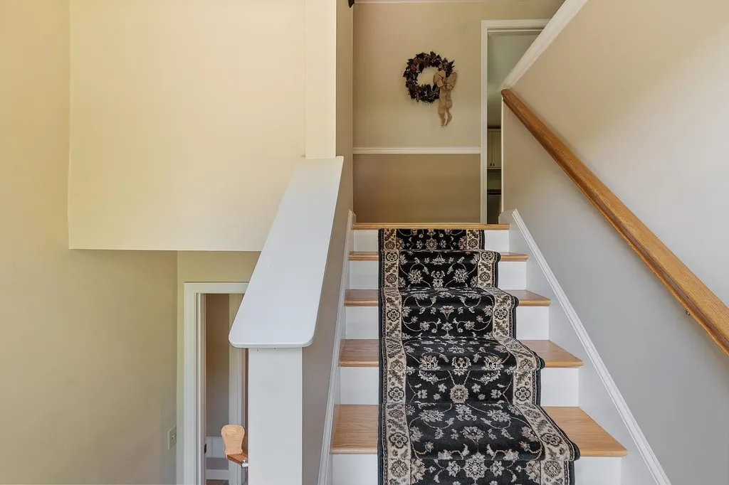 17 Stoney Lane Hudson NH 03051