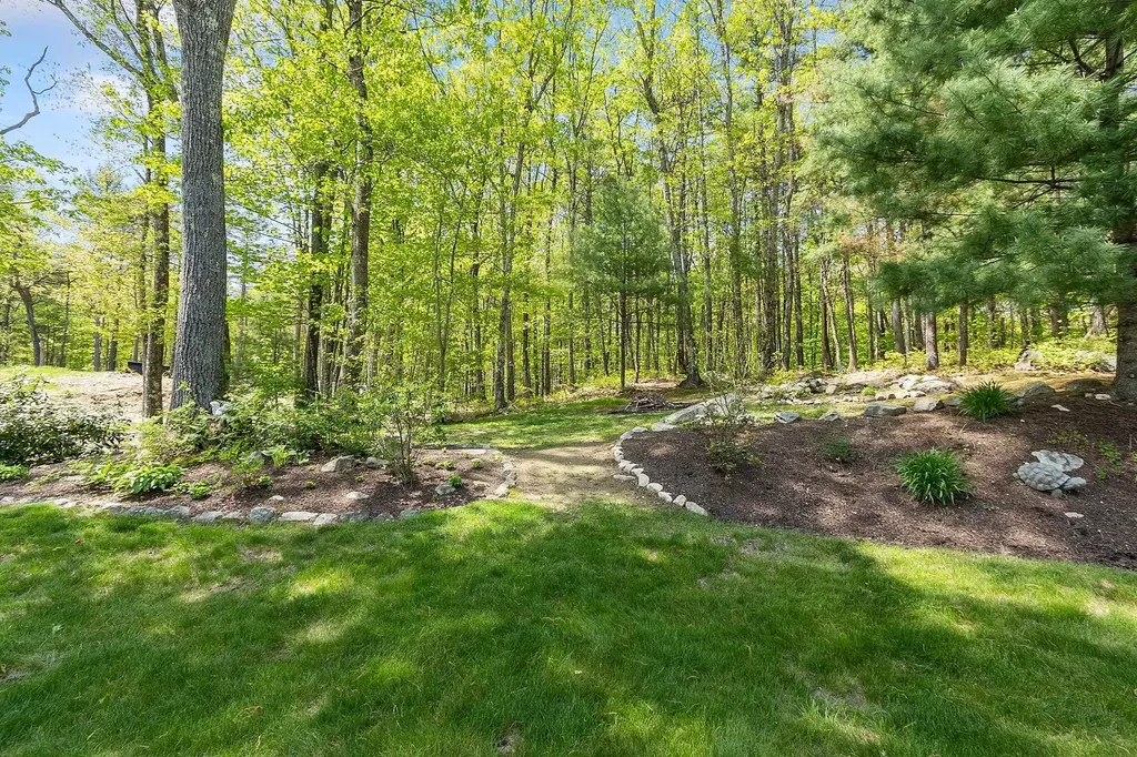 17 Stoney Lane Hudson NH 03051