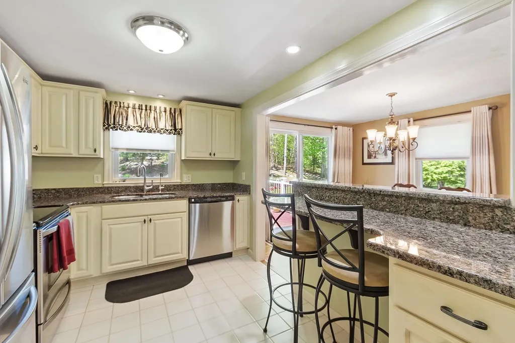 17 Stoney Lane Hudson NH 03051