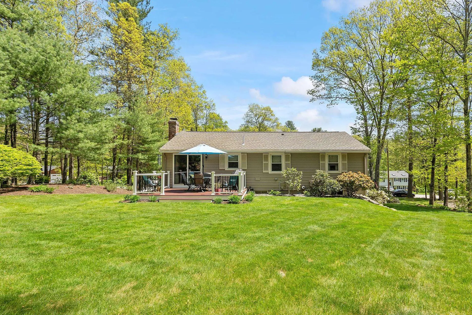 17 Stoney Lane Hudson NH 03051