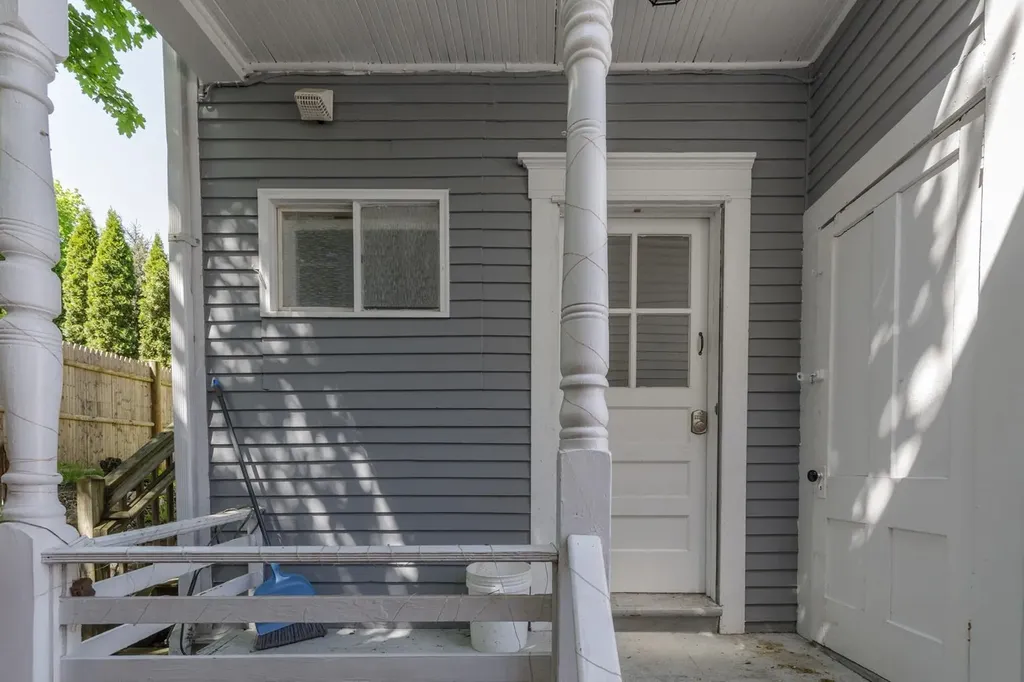 37 Mead Street Manchester NH 03104