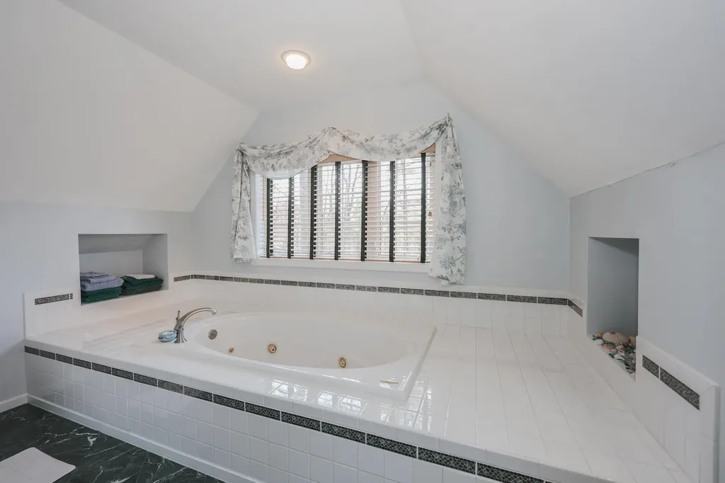 3 Hidden Meadow Drive Londonderry NH 03053