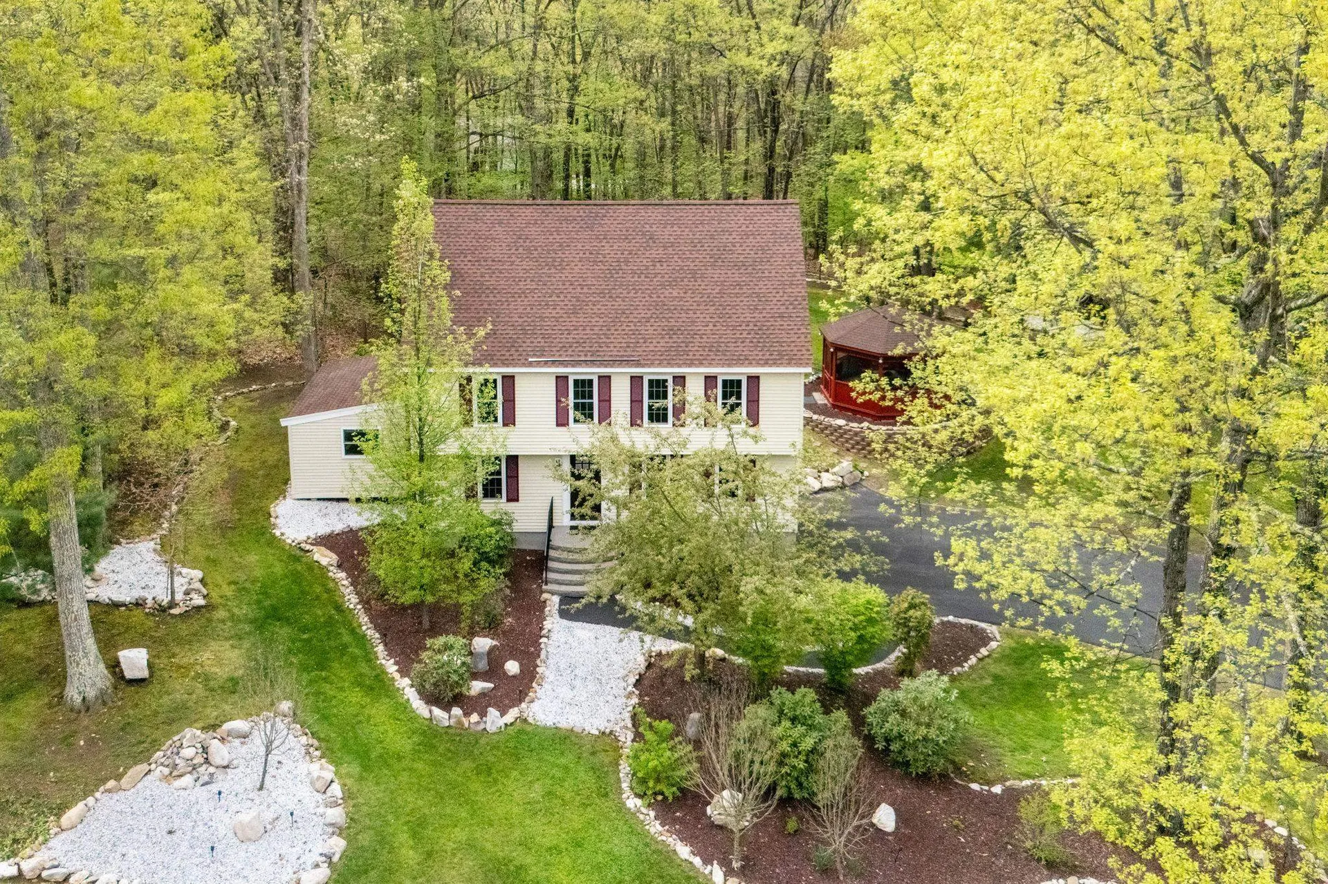 11 Spruce Street Londonderry NH 03053