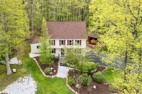 11 Spruce Street Londonderry NH 03053