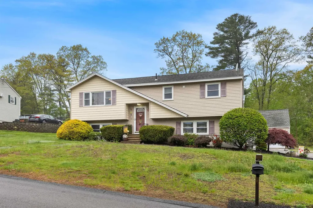 17 Dyson Drive Salem NH 03079