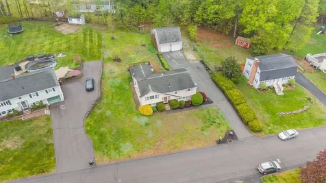 17 Dyson Drive Salem NH 03079