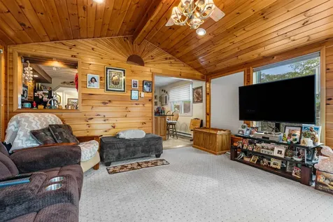 17 Dyson Drive Salem NH 03079
