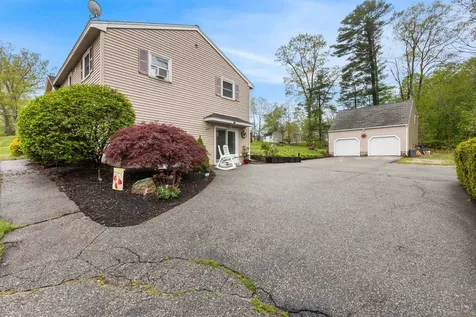 17 Dyson Drive Salem NH 03079