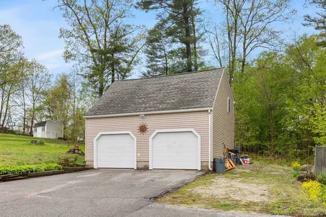 17 Dyson Drive Salem NH 03079