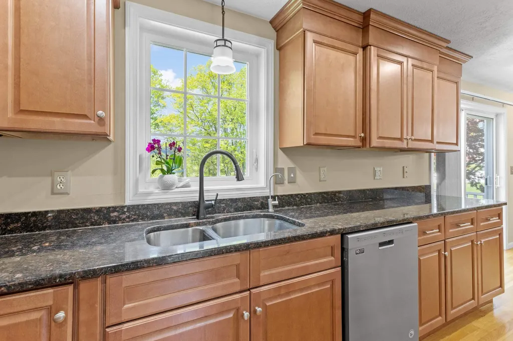 71 Sousa Boulevard Hudson NH 03051