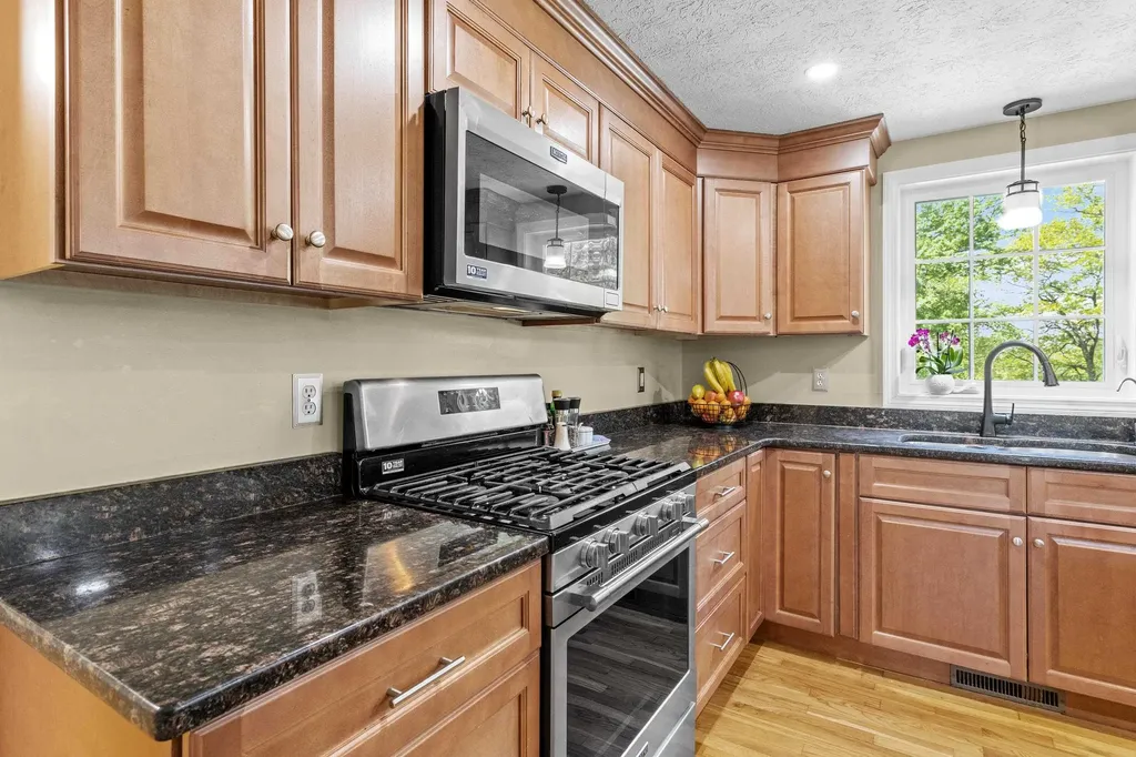 71 Sousa Boulevard Hudson NH 03051