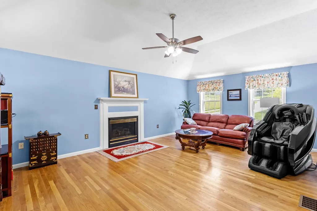 71 Sousa Boulevard Hudson NH 03051
