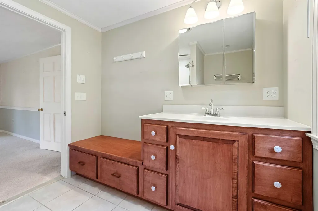 118 Old Coach Road New London NH 03257