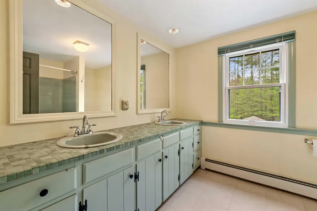 118 Old Coach Road New London NH 03257