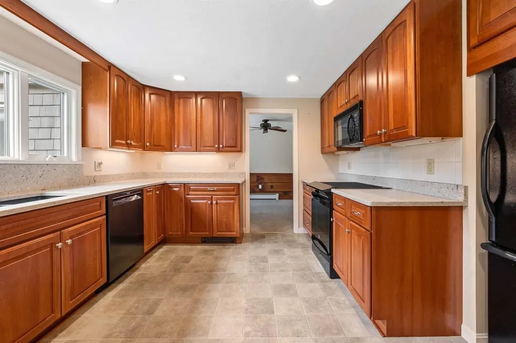 118 Old Coach Road New London NH 03257