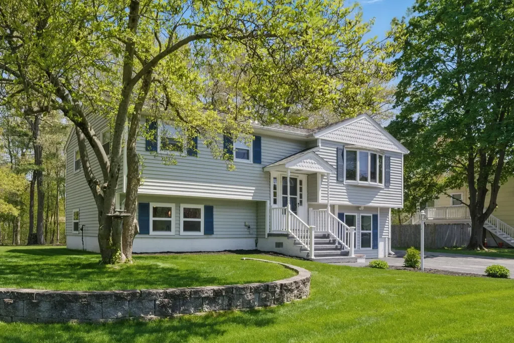 8 Cypress Street Salem NH 03079
