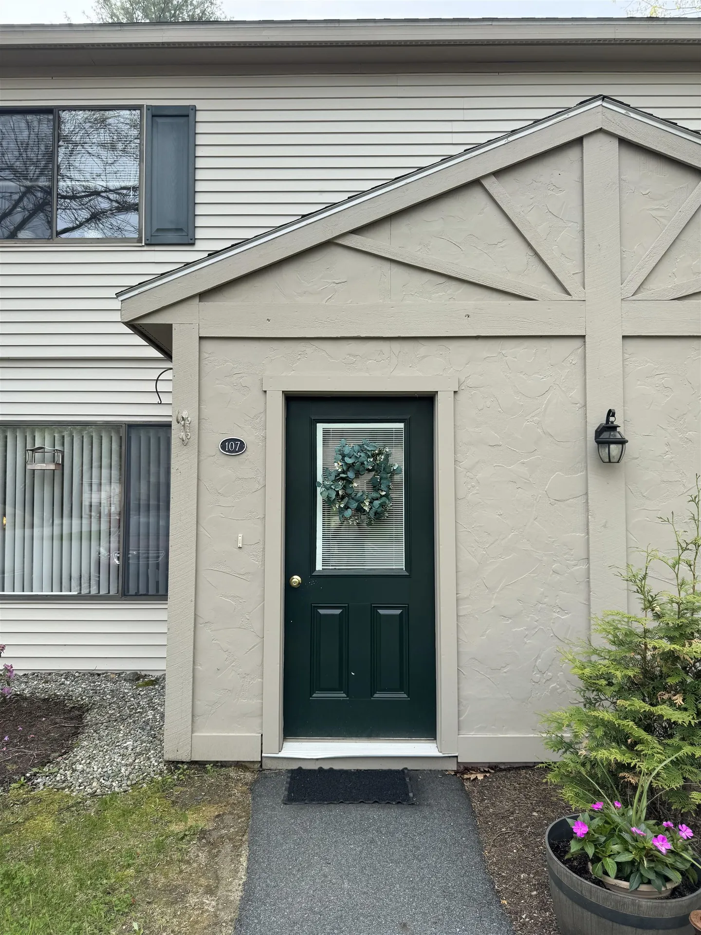 Hartford VT, 133 Colonial Drive, Unit 107