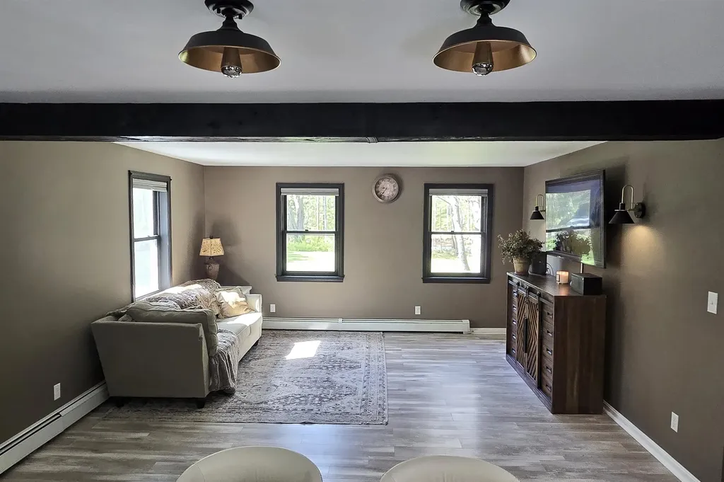 27 Parade Road Deerfield NH 03037