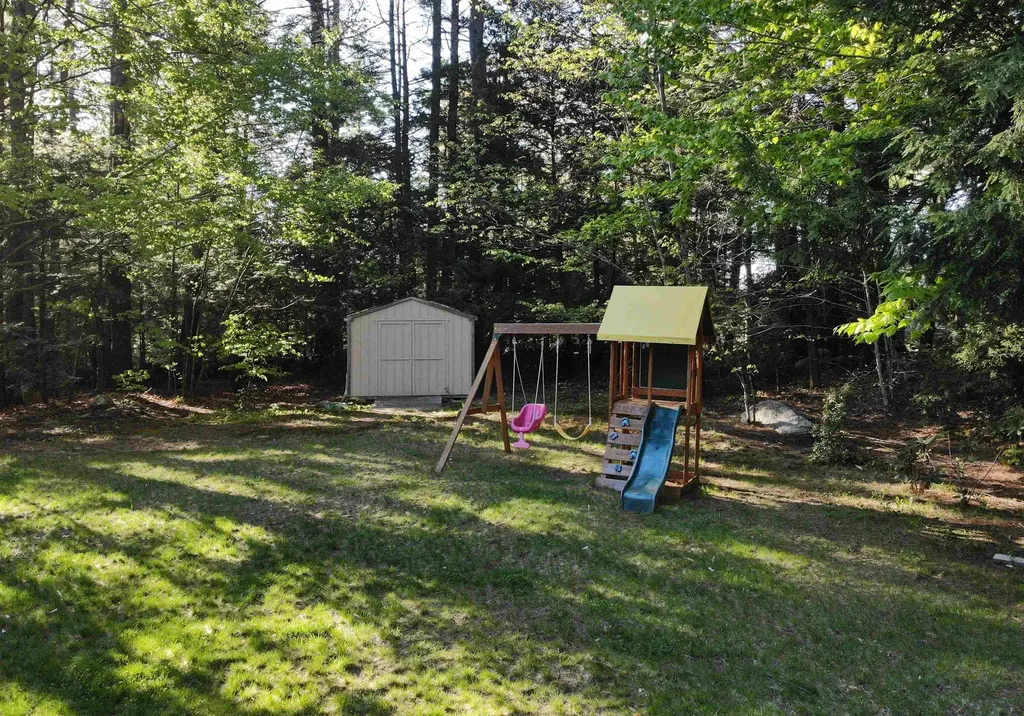 27 Parade Road Deerfield NH 03037