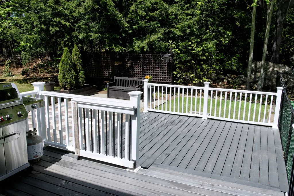 27 Parade Road Deerfield NH 03037