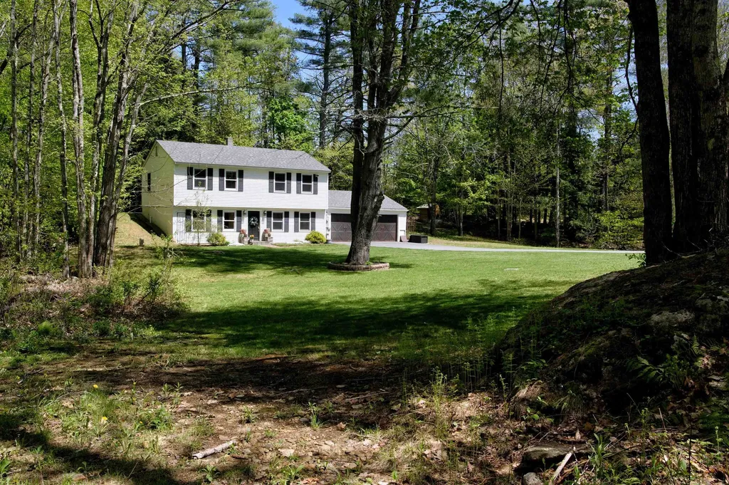 27 Parade Road Deerfield NH 03037