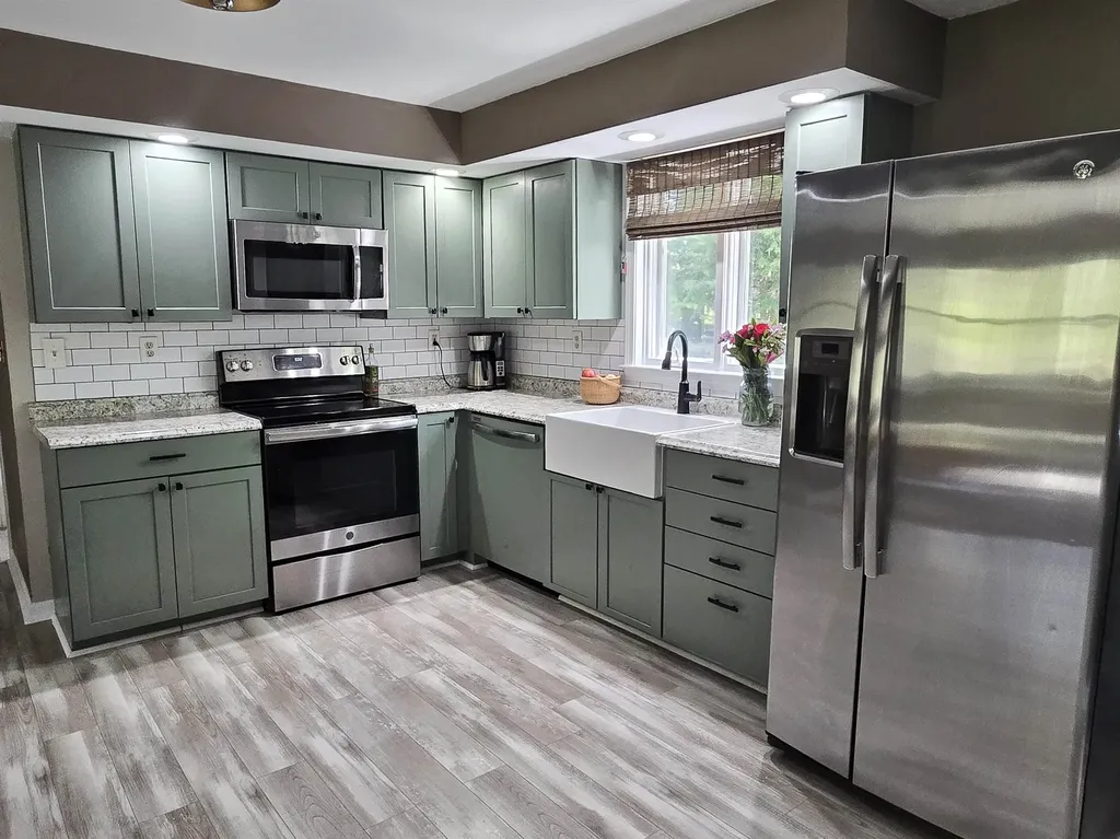 27 Parade Road Deerfield NH 03037