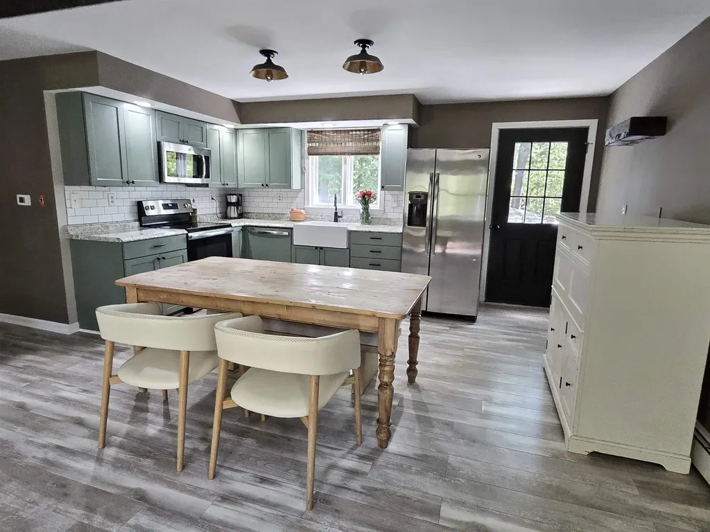 27 Parade Road Deerfield NH 03037