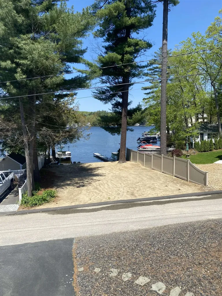 23 Walkeys Road Windham NH 03087
