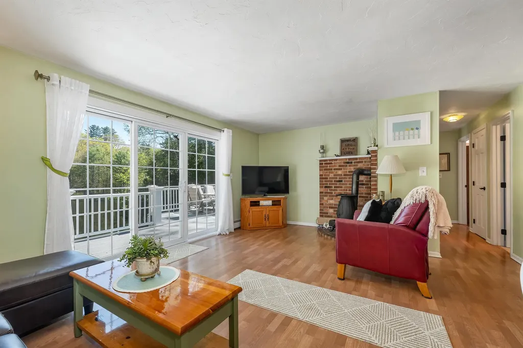 86 Bradford Lane Barnstead NH 03225