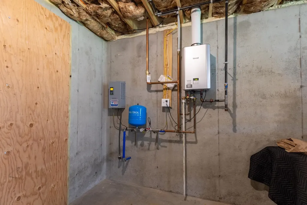 156 Strafford Road Northwood NH 03261