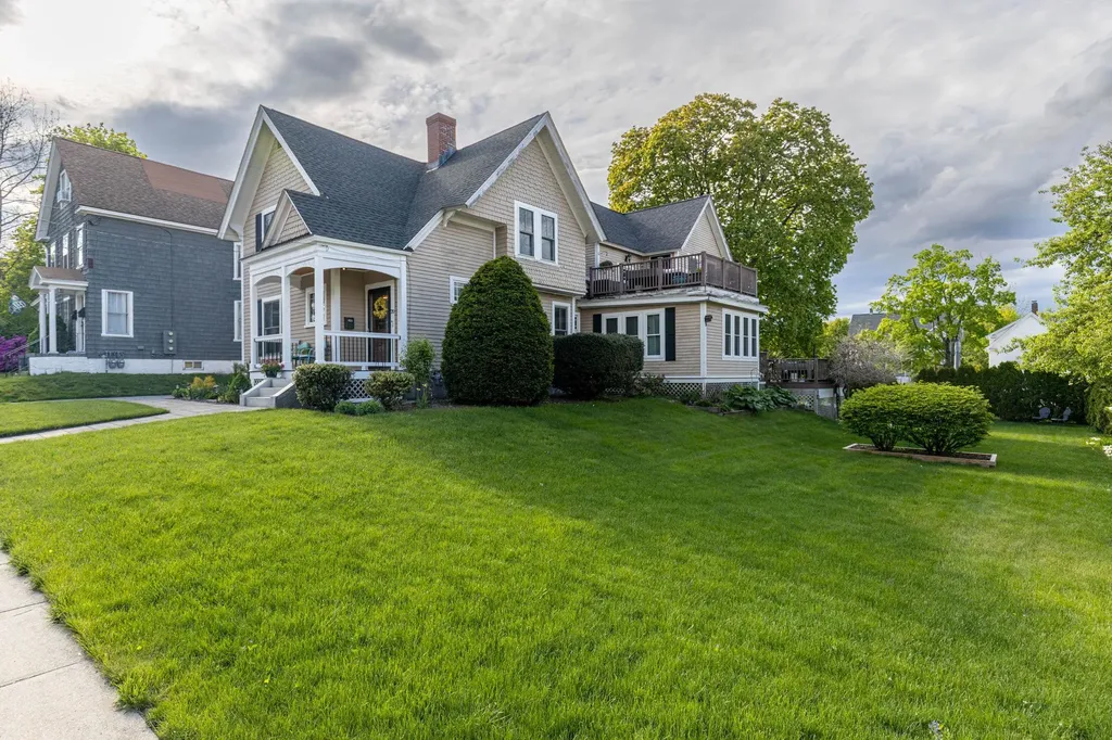 20 Russell Avenue Nashua NH 03060