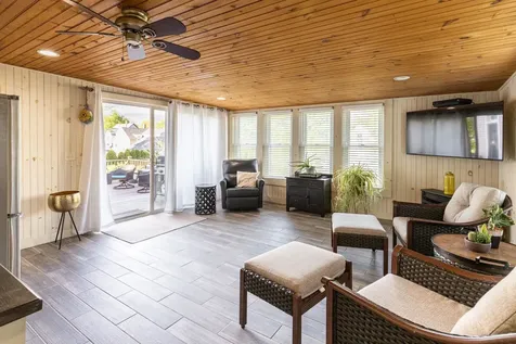 20 Russell Avenue Nashua NH 03060