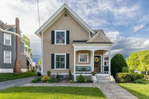 20 Russell Avenue Nashua NH 03060