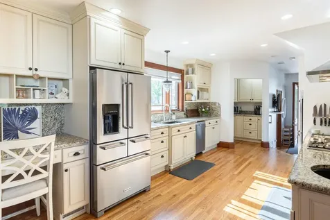 20 Russell Avenue Nashua NH 03060