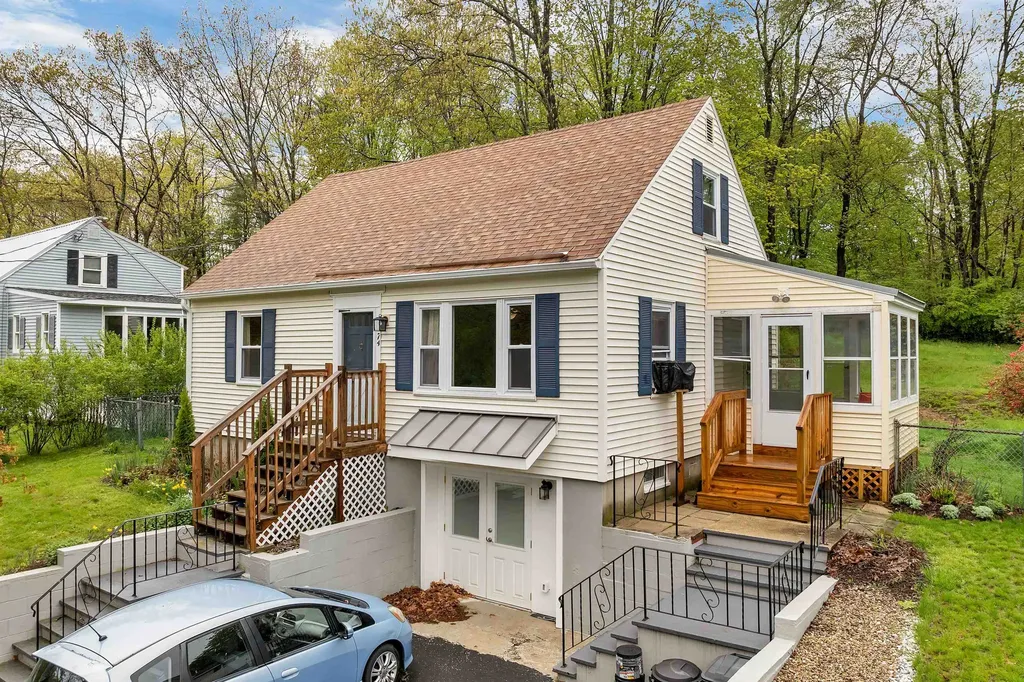 74 Pine Street Rollinsford NH 03869