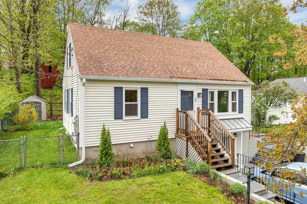 74 Pine Street Rollinsford NH 03869