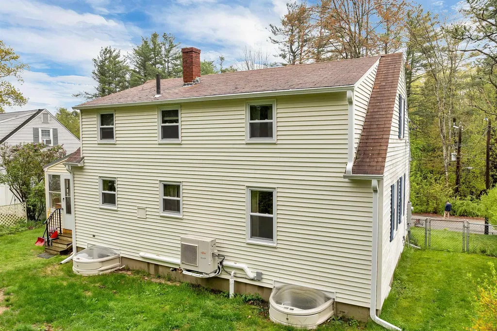 74 Pine Street Rollinsford NH 03869