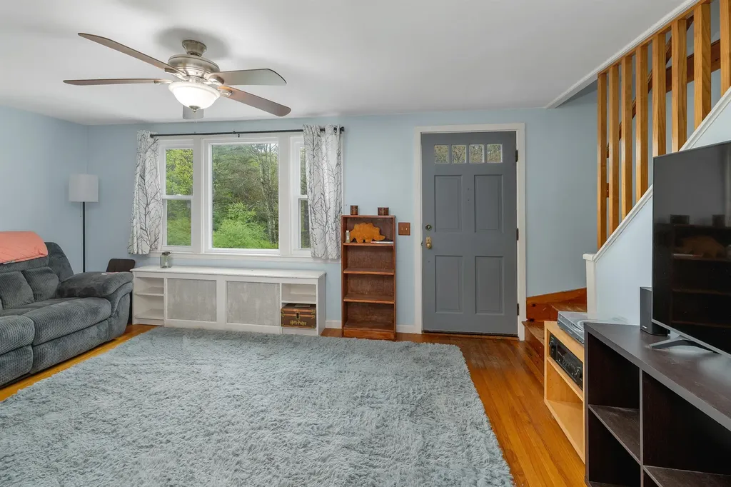74 Pine Street Rollinsford NH 03869