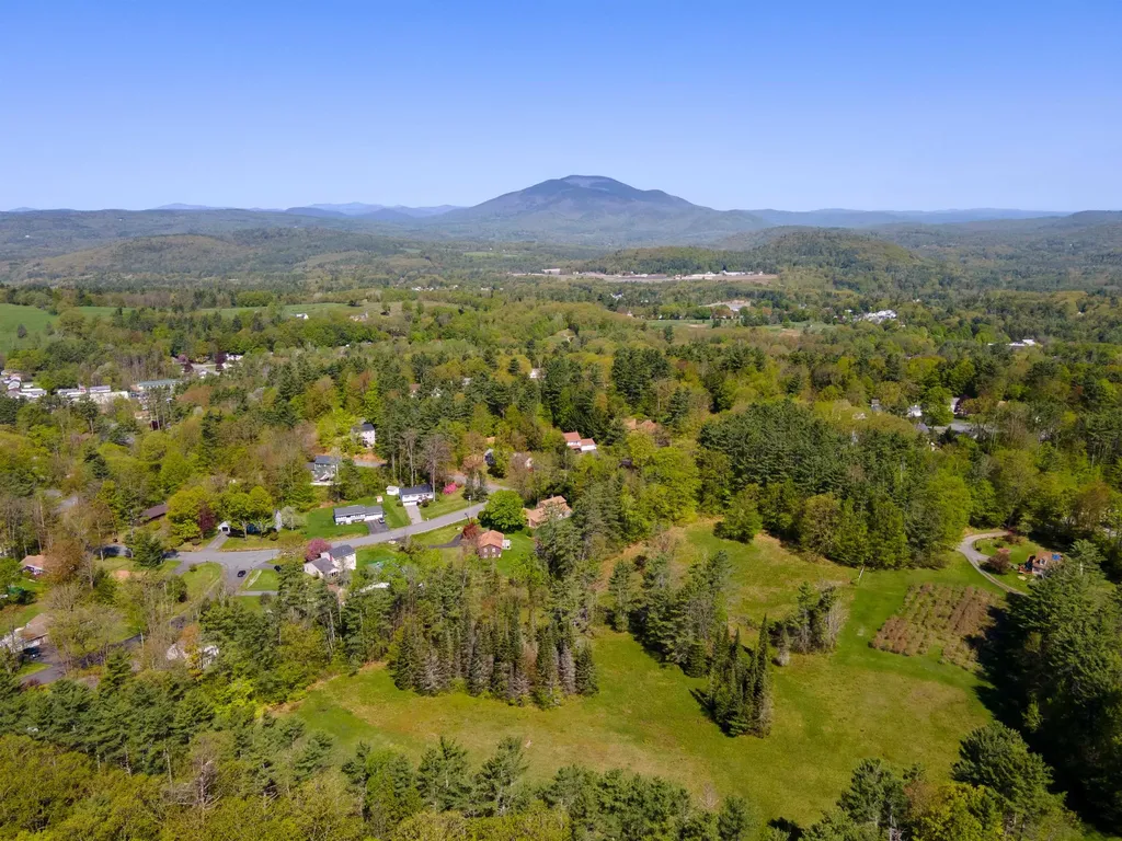 3 Cindy Avenue Claremont NH 03743