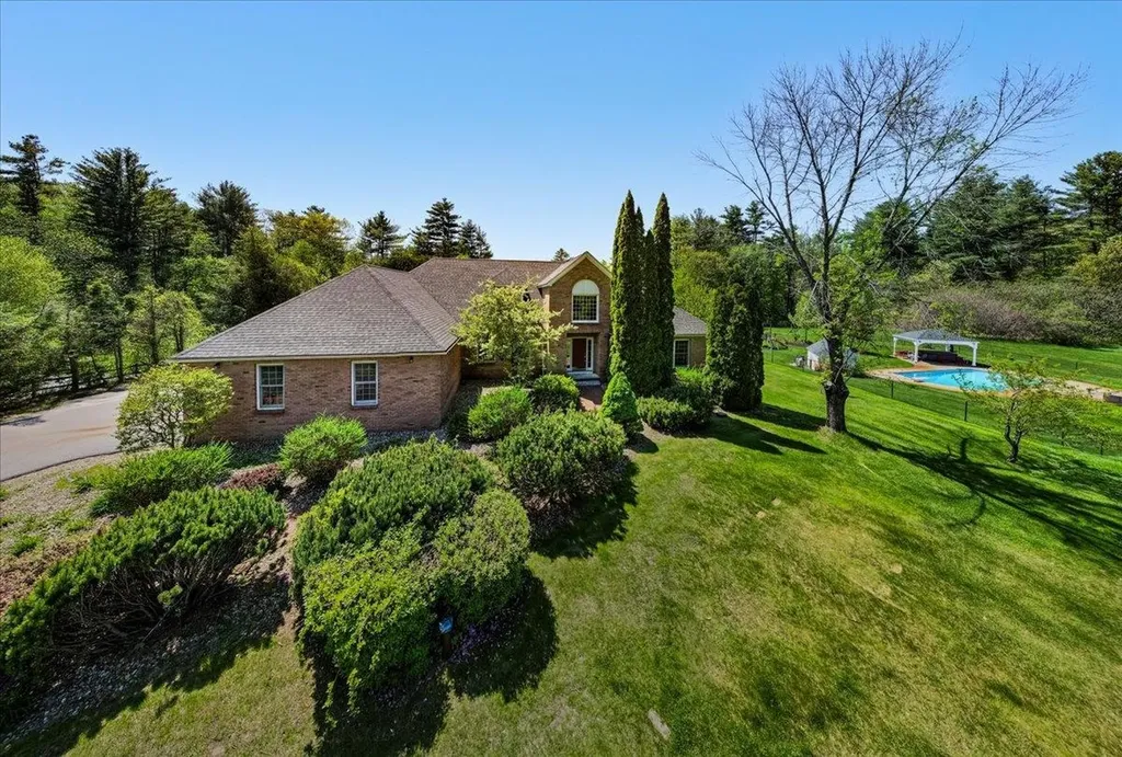 30 Pasture Lane Bedford NH 03110