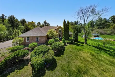 30 Pasture Lane Bedford NH 03110