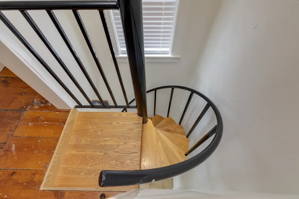 61 Central Street Sunapee NH 03782