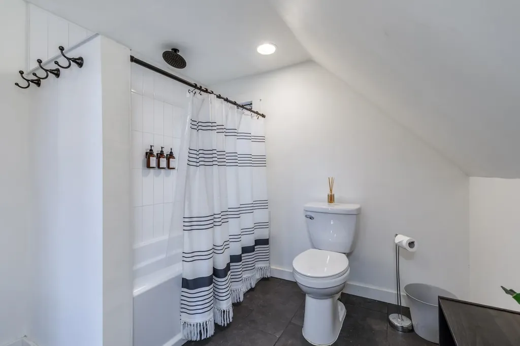 61 Central Street Sunapee NH 03782