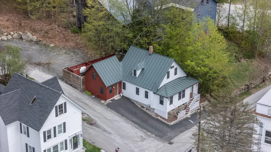 61 Central Street Sunapee NH 03782