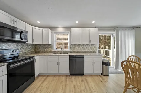 167a Hampstead Road Derry NH 03038